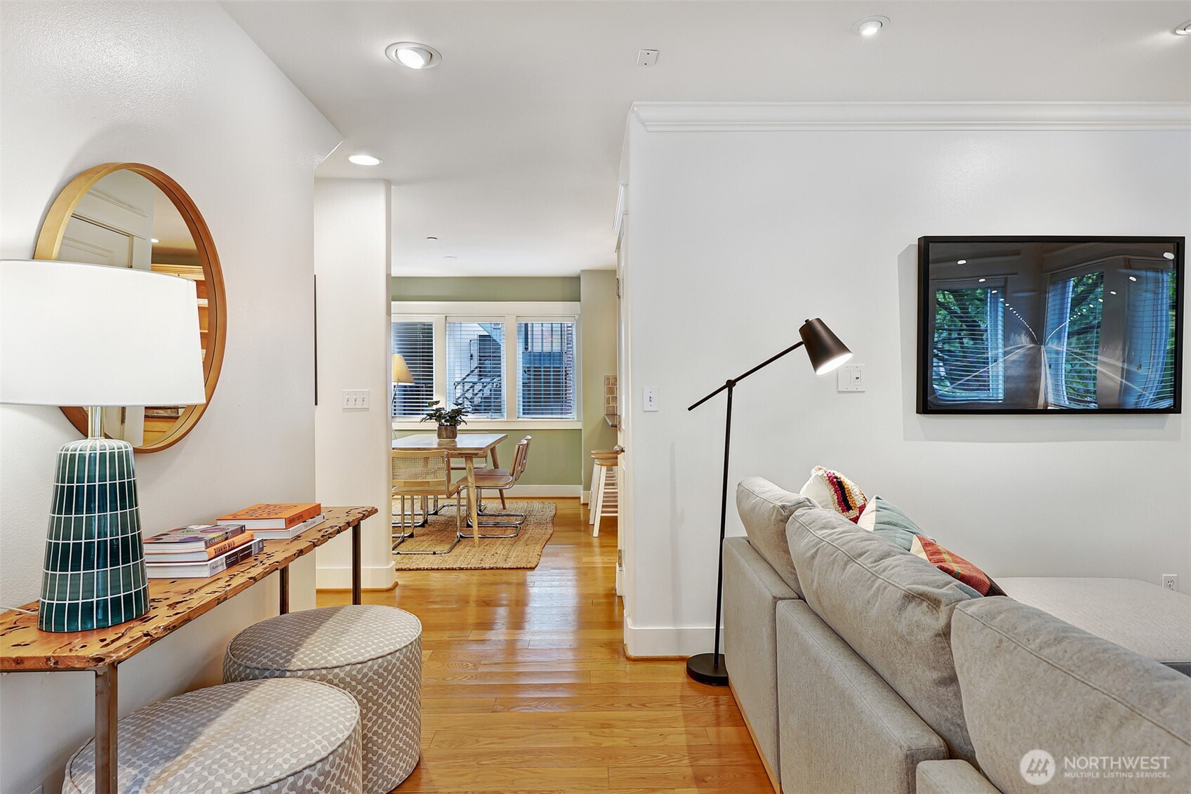 919 Belmont Avenue E