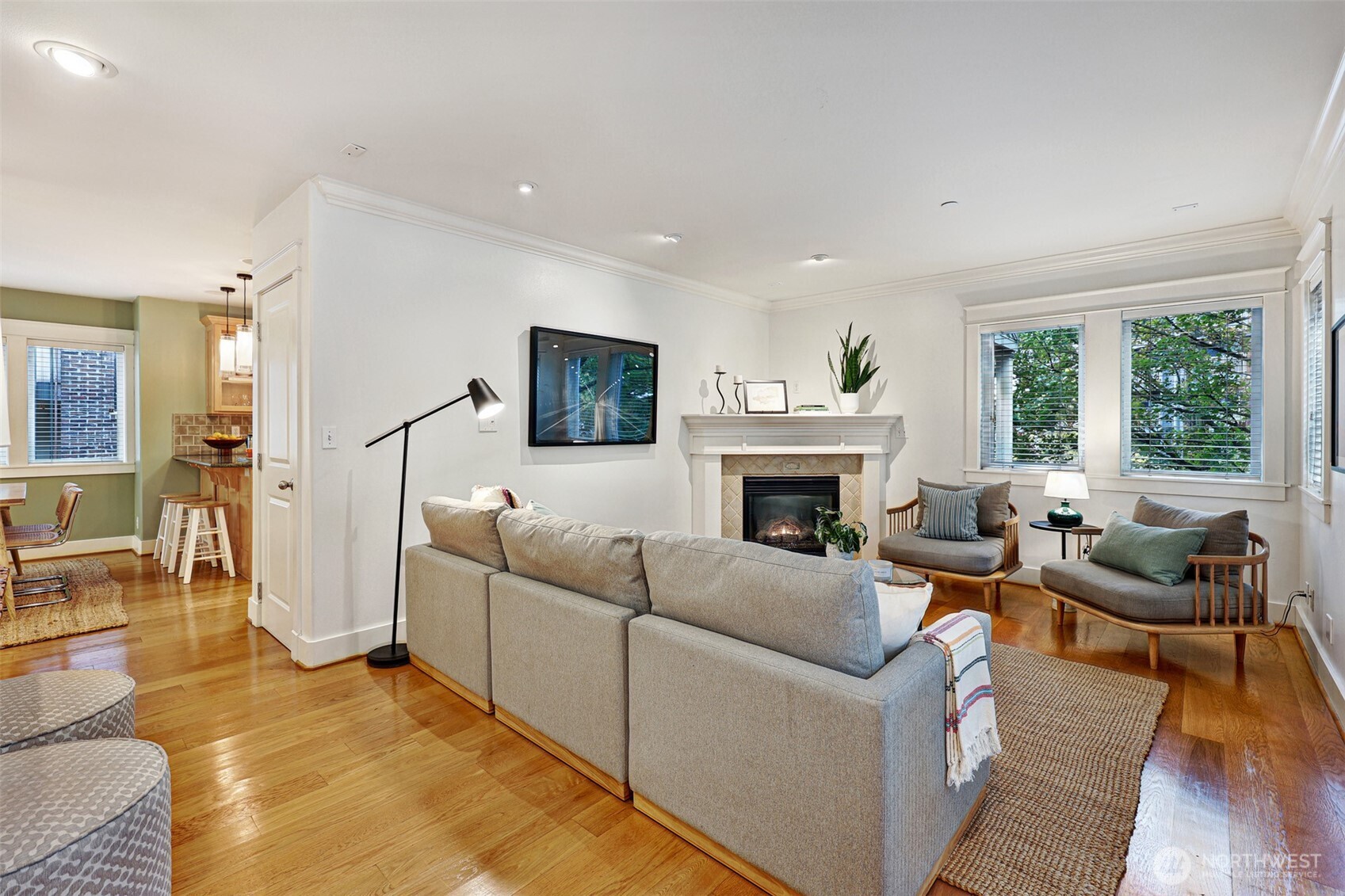 919 Belmont Avenue E