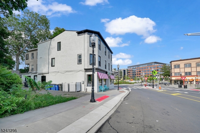 38 Morris Ave