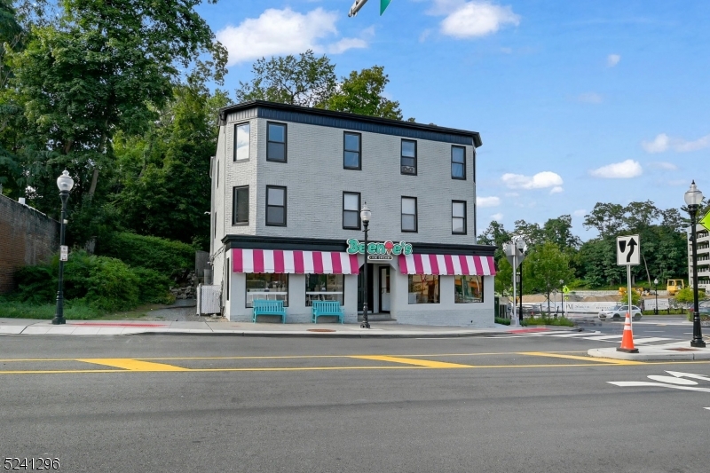 38 Morris Ave