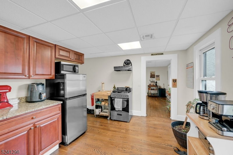 38 Morris Ave