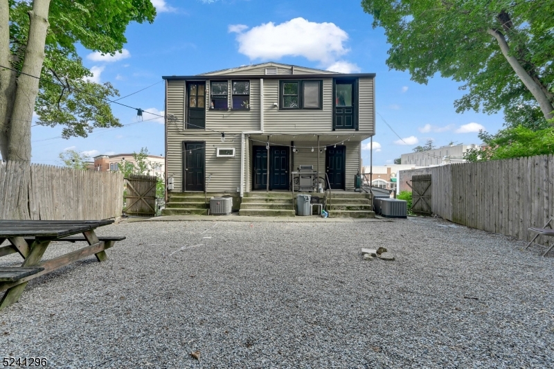 38 Morris Ave