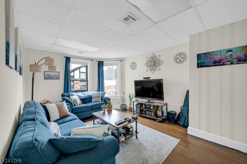 38 Morris Ave
