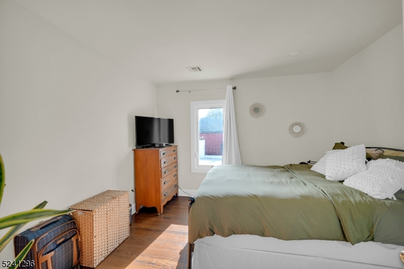 38 Morris Ave