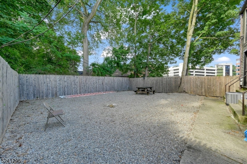 38 Morris Ave