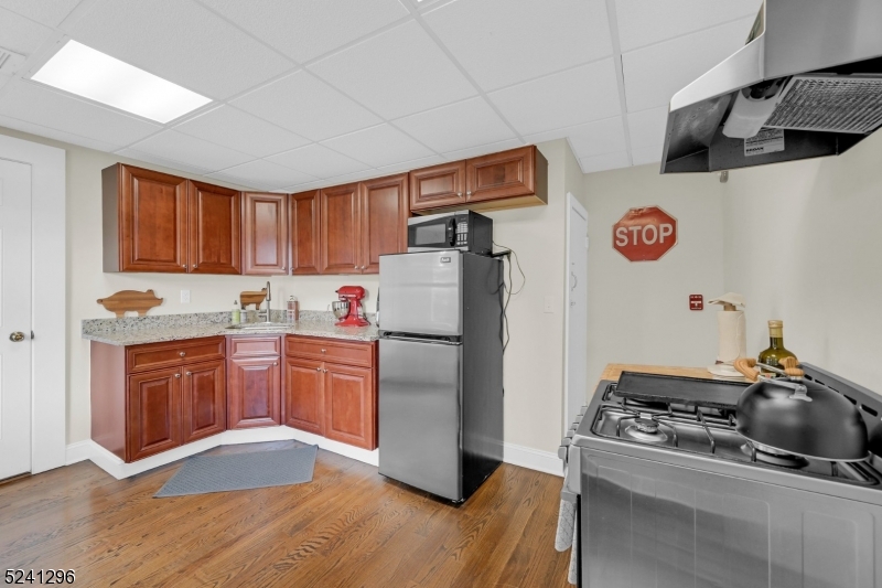 38 Morris Ave