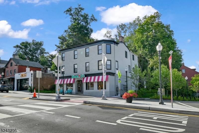 38 Morris Ave
