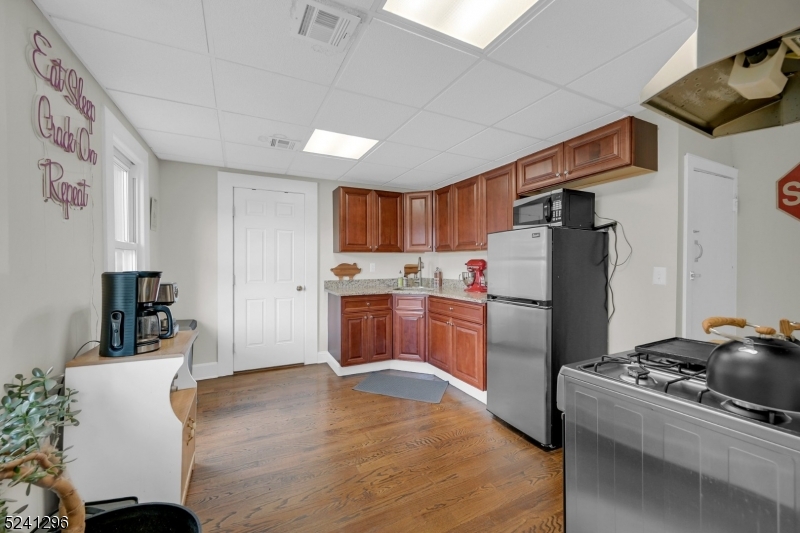 38 Morris Ave