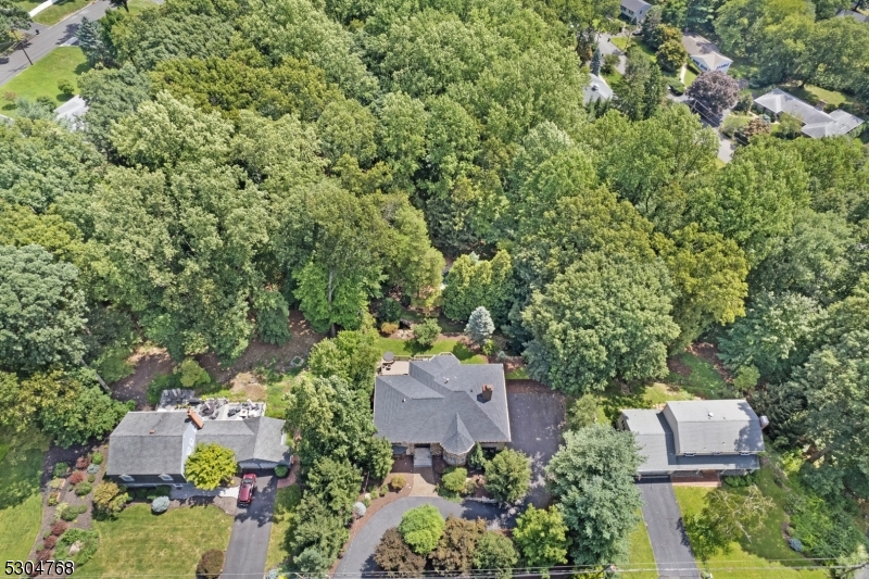 50 Leamoor Dr