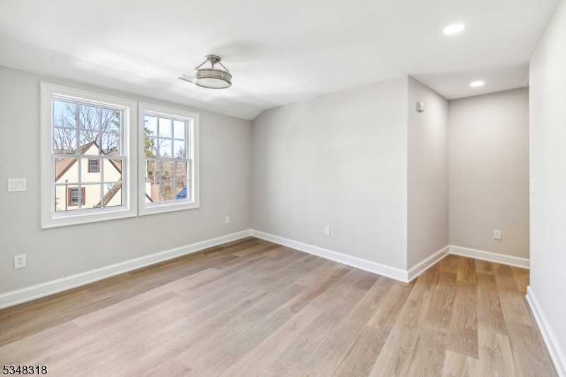 266 W Main St 2