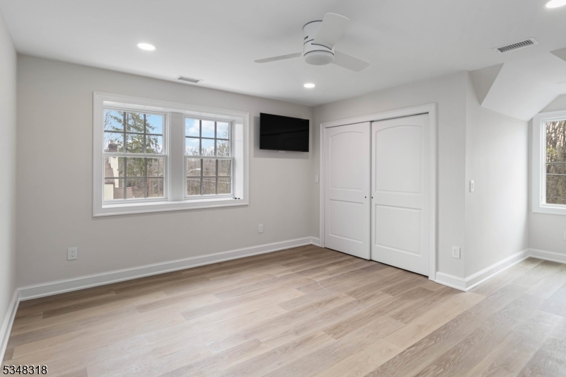 266 W Main St 2