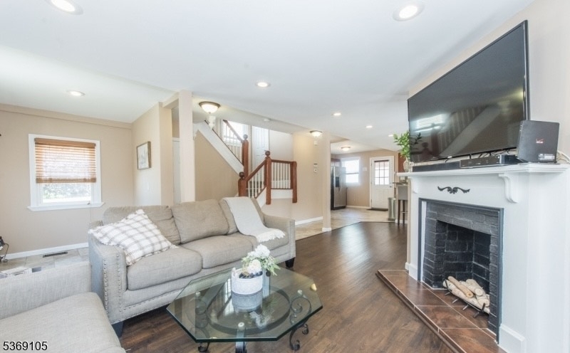 14 Thompson St