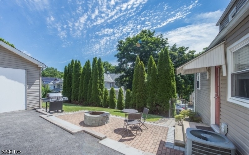 14 Thompson St