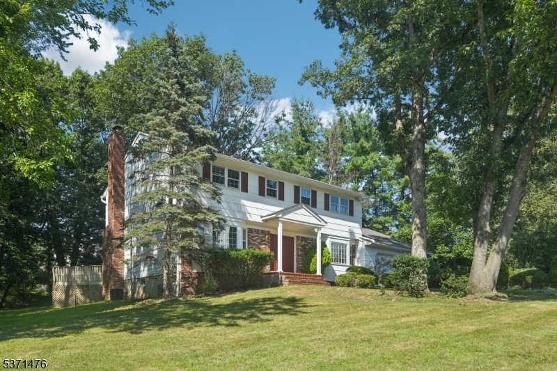 2 Breton Dr