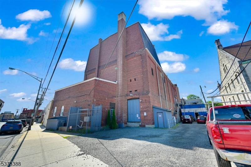 39 W Black Well St Abcde