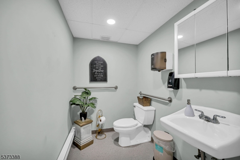 39 W Black Well St Abcde