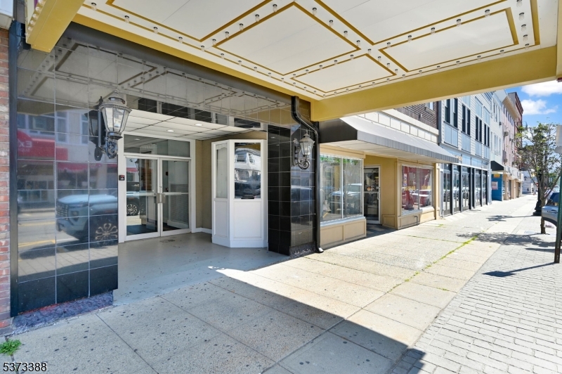 39 W Black Well St Abcde