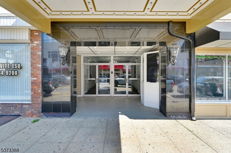 39 W Black Well St Abcde