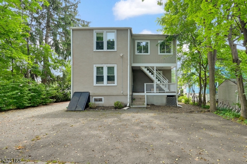 7 Howell St