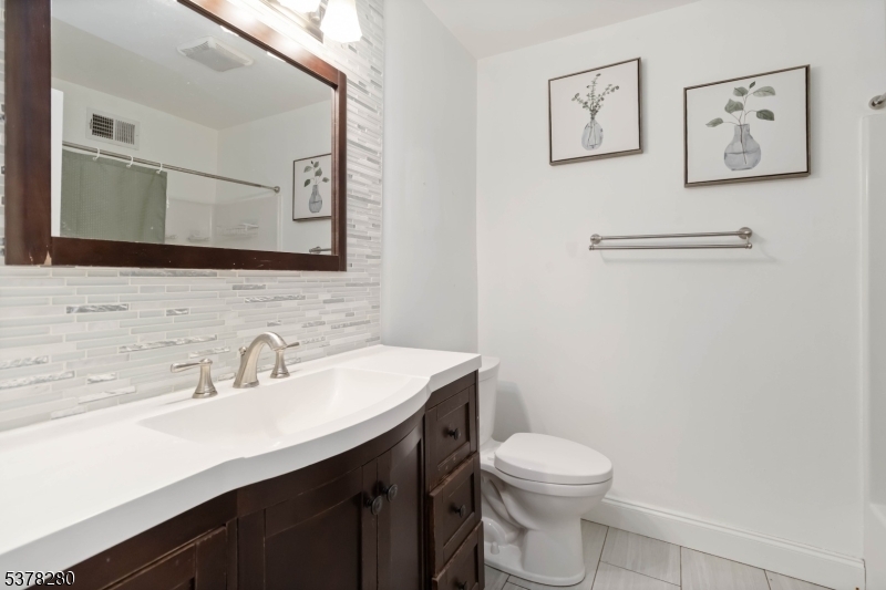 48B Ridgedale Ave