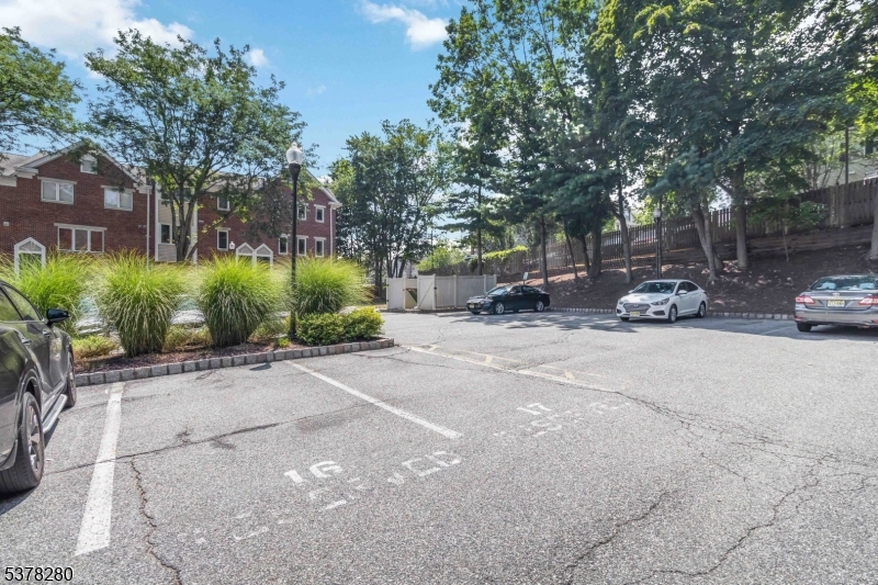 48B Ridgedale Ave
