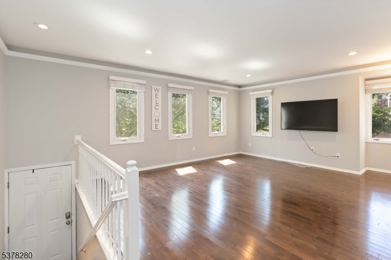 48B Ridgedale Ave