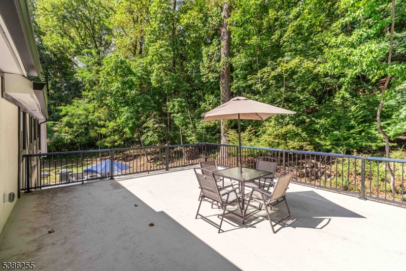 9 Jones Dr