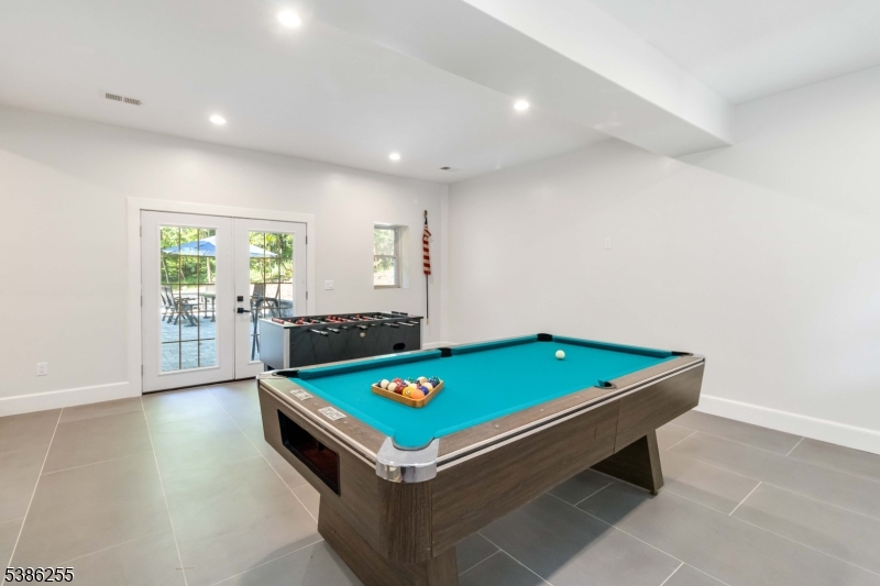 9 Jones Dr