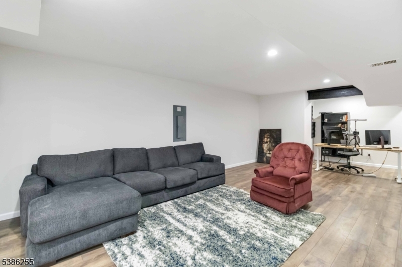 9 Jones Dr