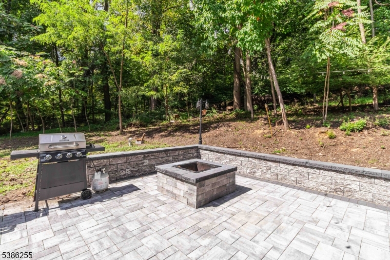 9 Jones Dr