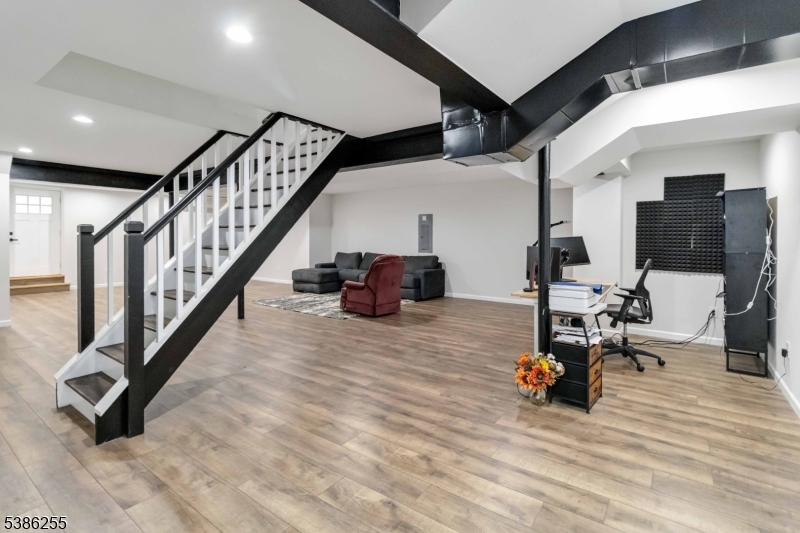 9 Jones Dr