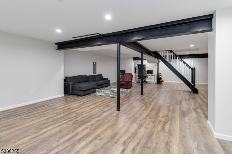 9 Jones Dr