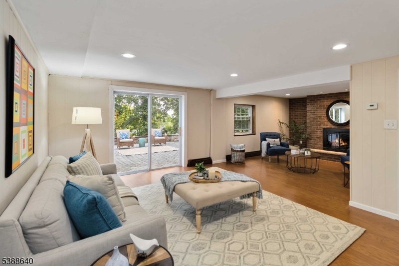 23 Colonial Dr