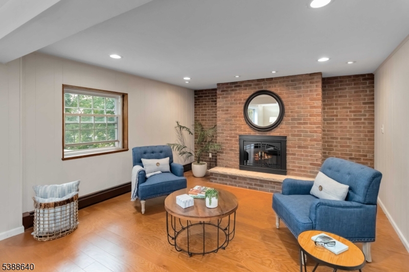 23 Colonial Dr