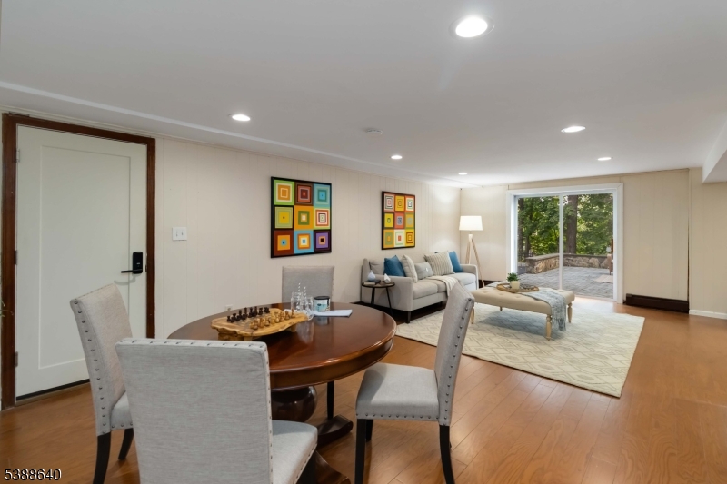 23 Colonial Dr