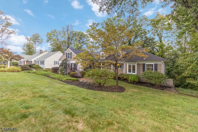 23 Colonial Dr