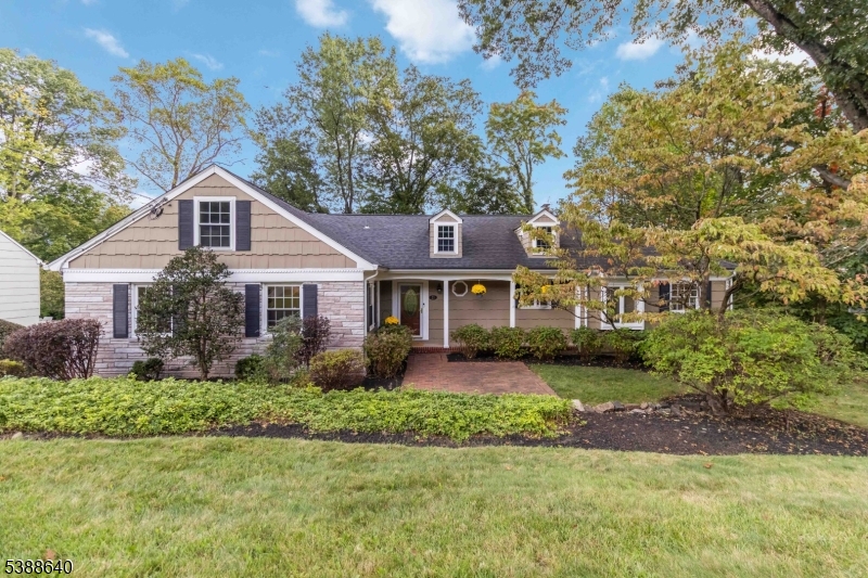 23 Colonial Dr