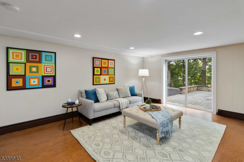 23 Colonial Dr