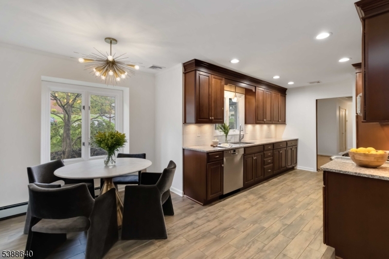 23 Colonial Dr