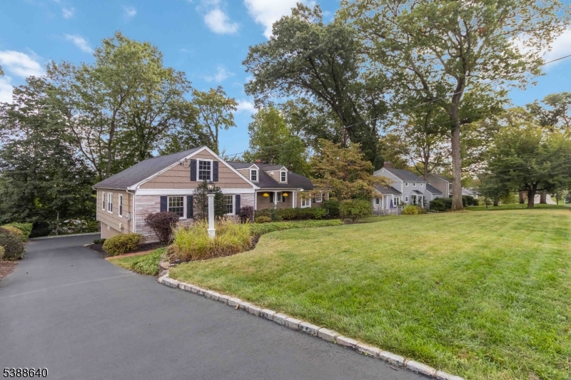 23 Colonial Dr