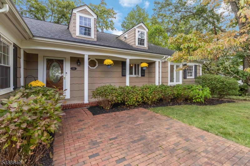 23 Colonial Dr