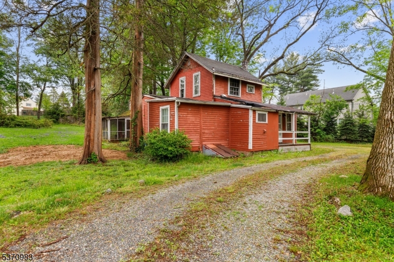 194 James St