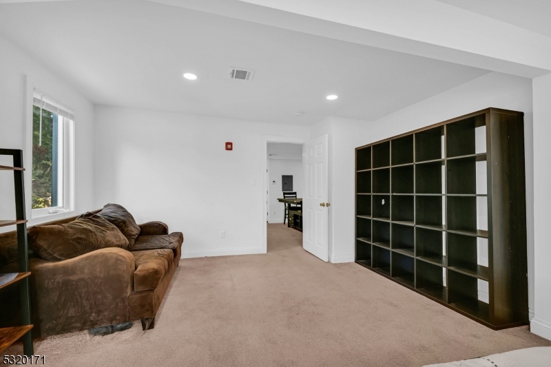 38 Morris St