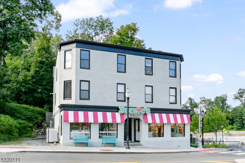 38 Morris St