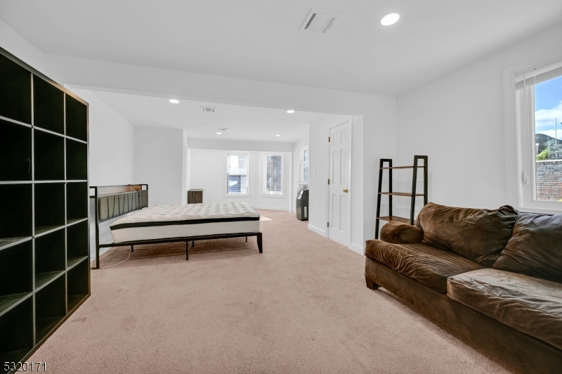38 Morris St