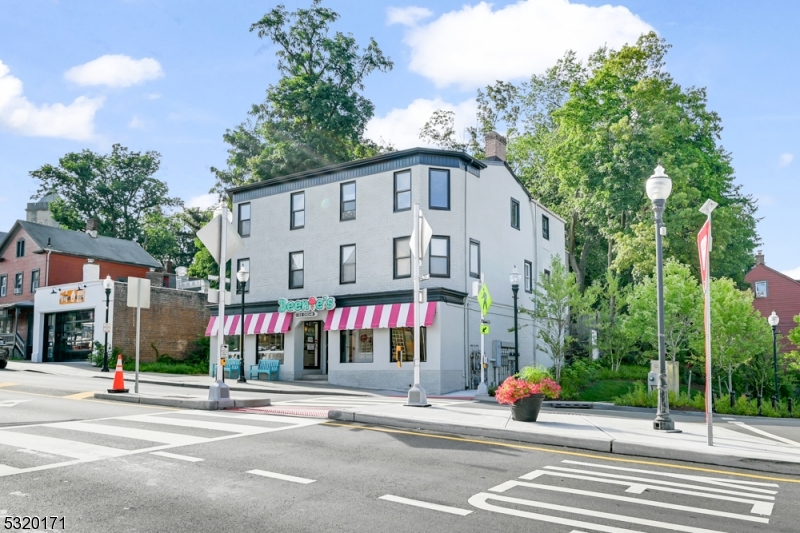 38 Morris St