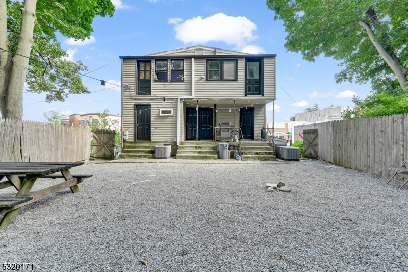 38 Morris St