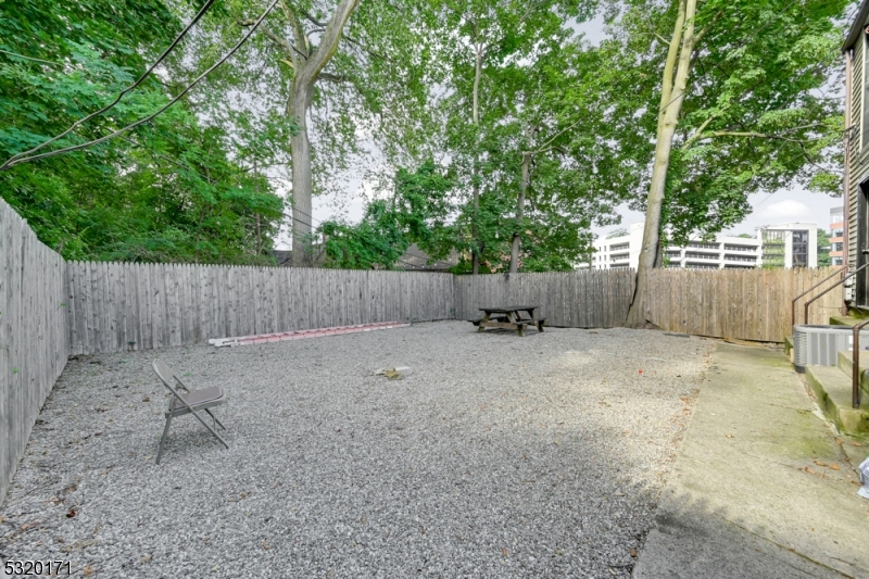 38 Morris St