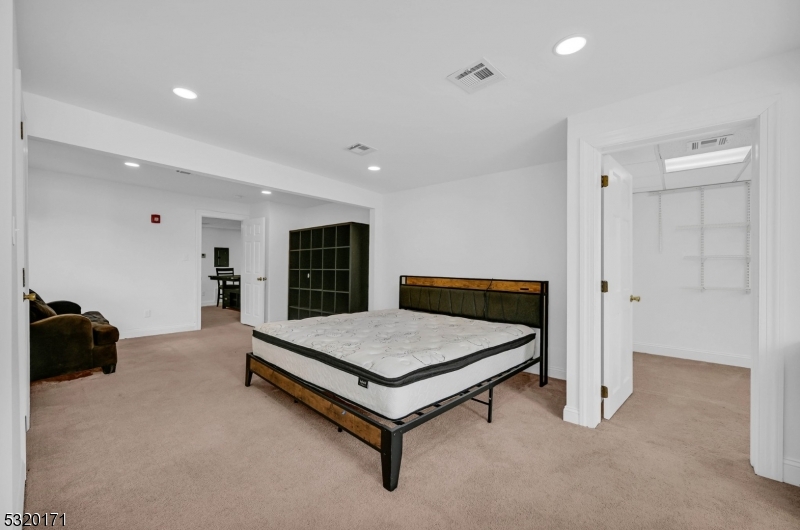 38 Morris St