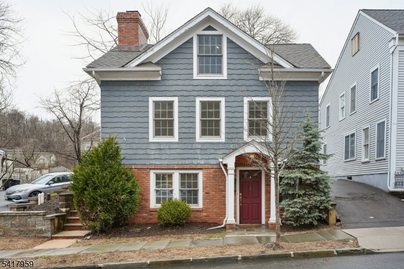 35 Dehart St